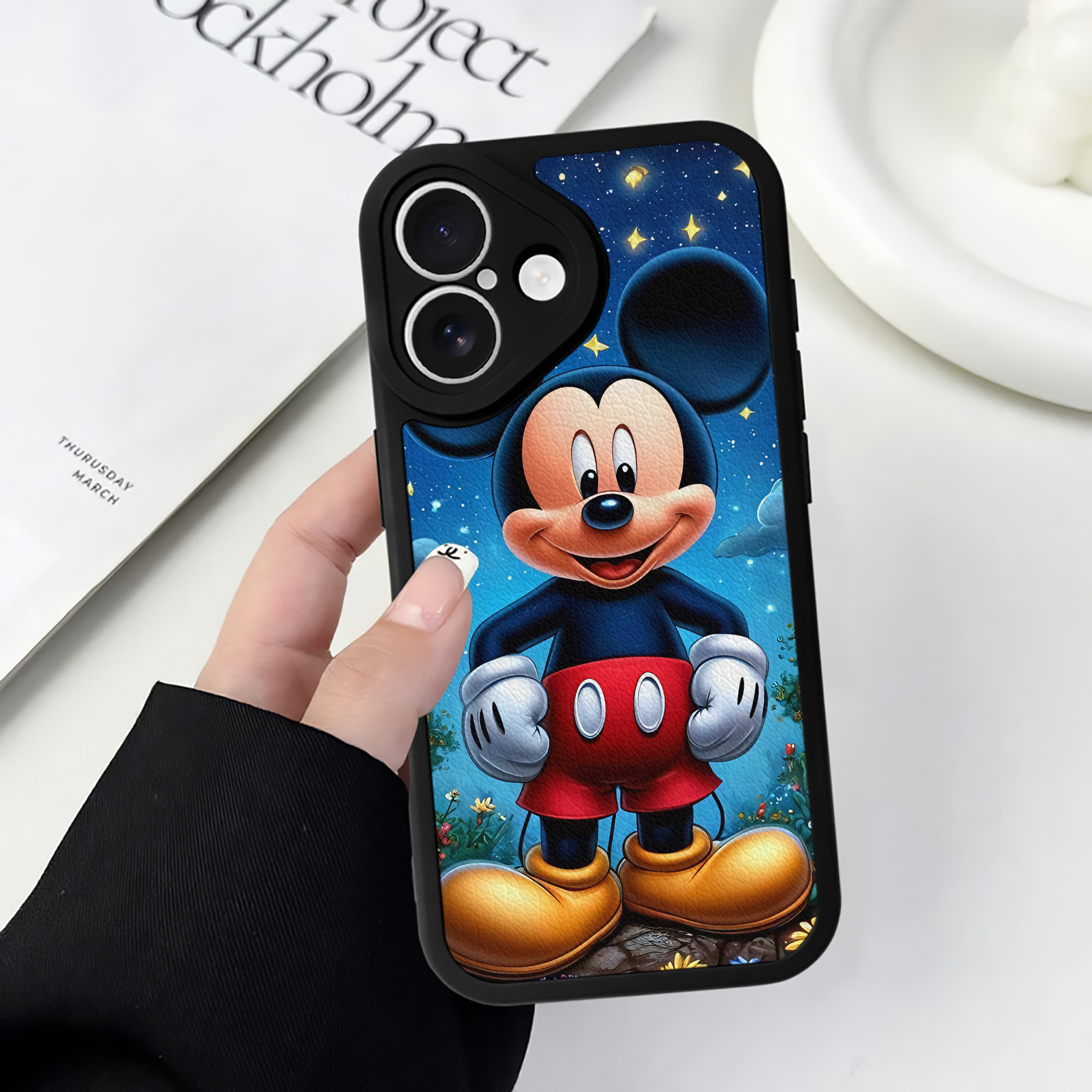（画像用） ミッキーマウス Mickey Mouse 【iPhone 16シリーズ対応】シリコンスマホケース（レザー調） 材質：シリコン